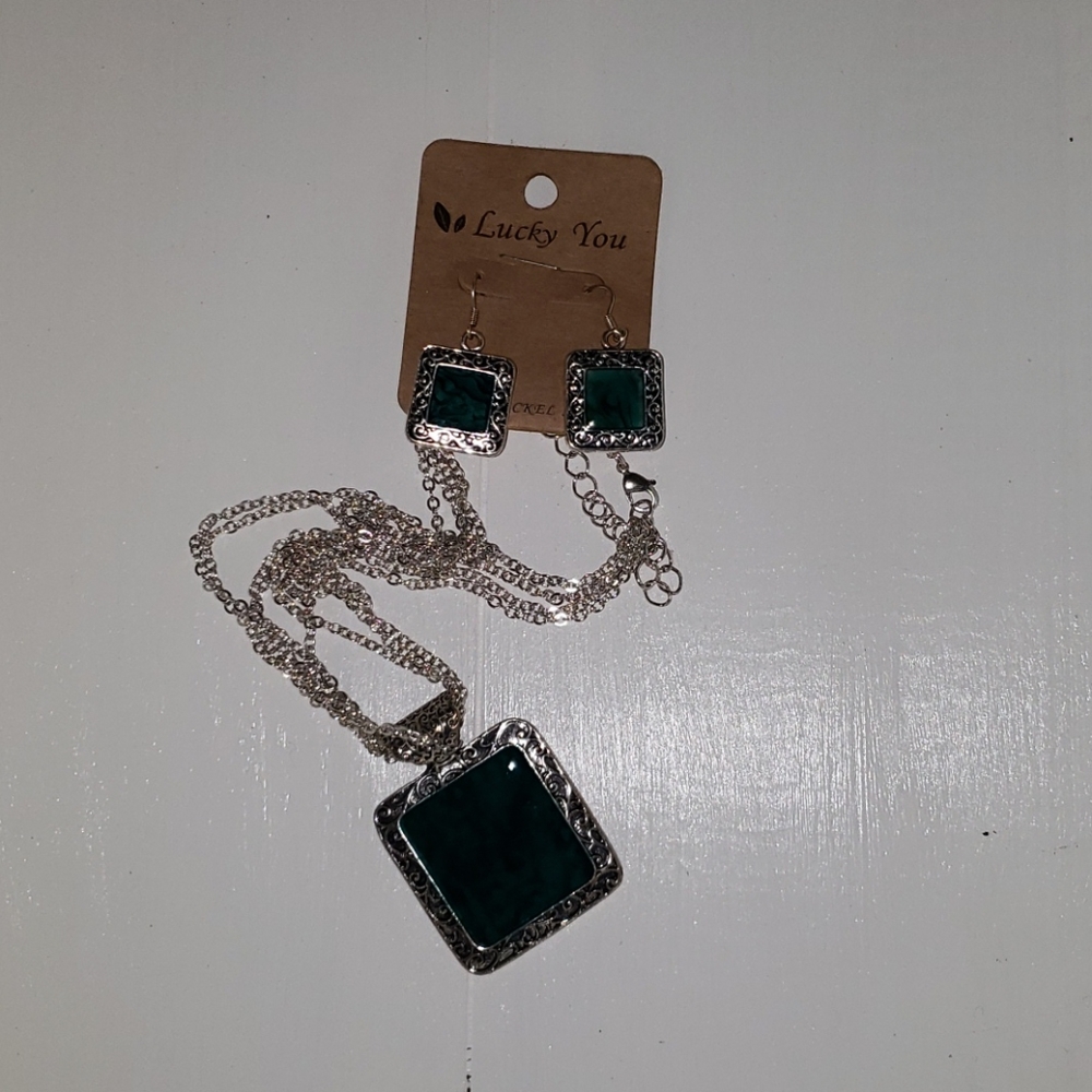 Necklace & Earrings set